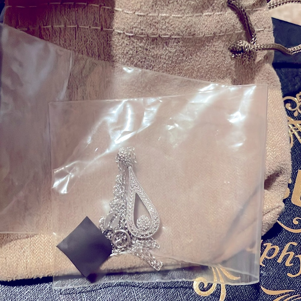 Teardrop faux diamond necklace!